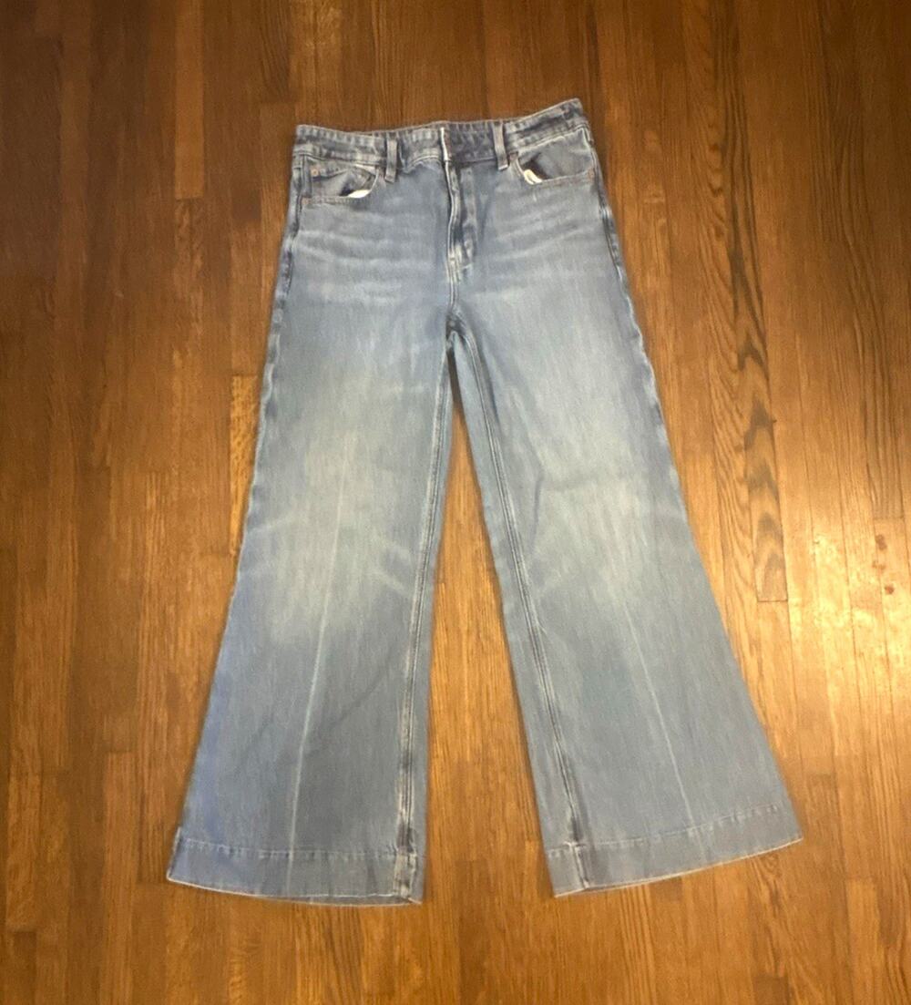 American Eagle Womens High Waisted Flare Jeans Light Wash Blue Denim Size 8 Reg